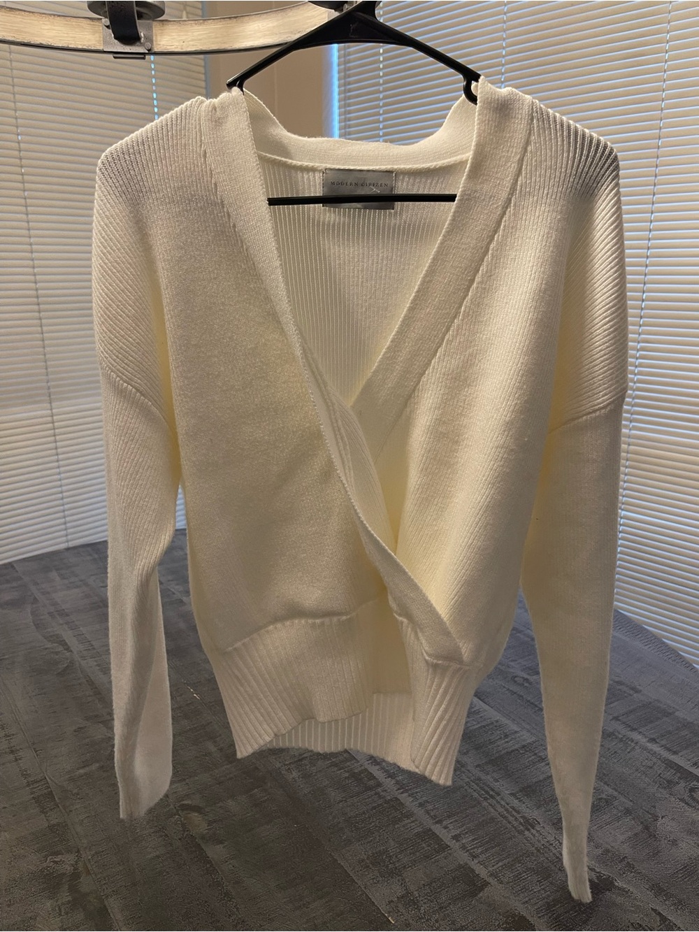 Modern  Citizen Cream Wrap V- Neck Knit Sweater Size Large
